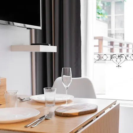 De L'oncle Louis Versailles